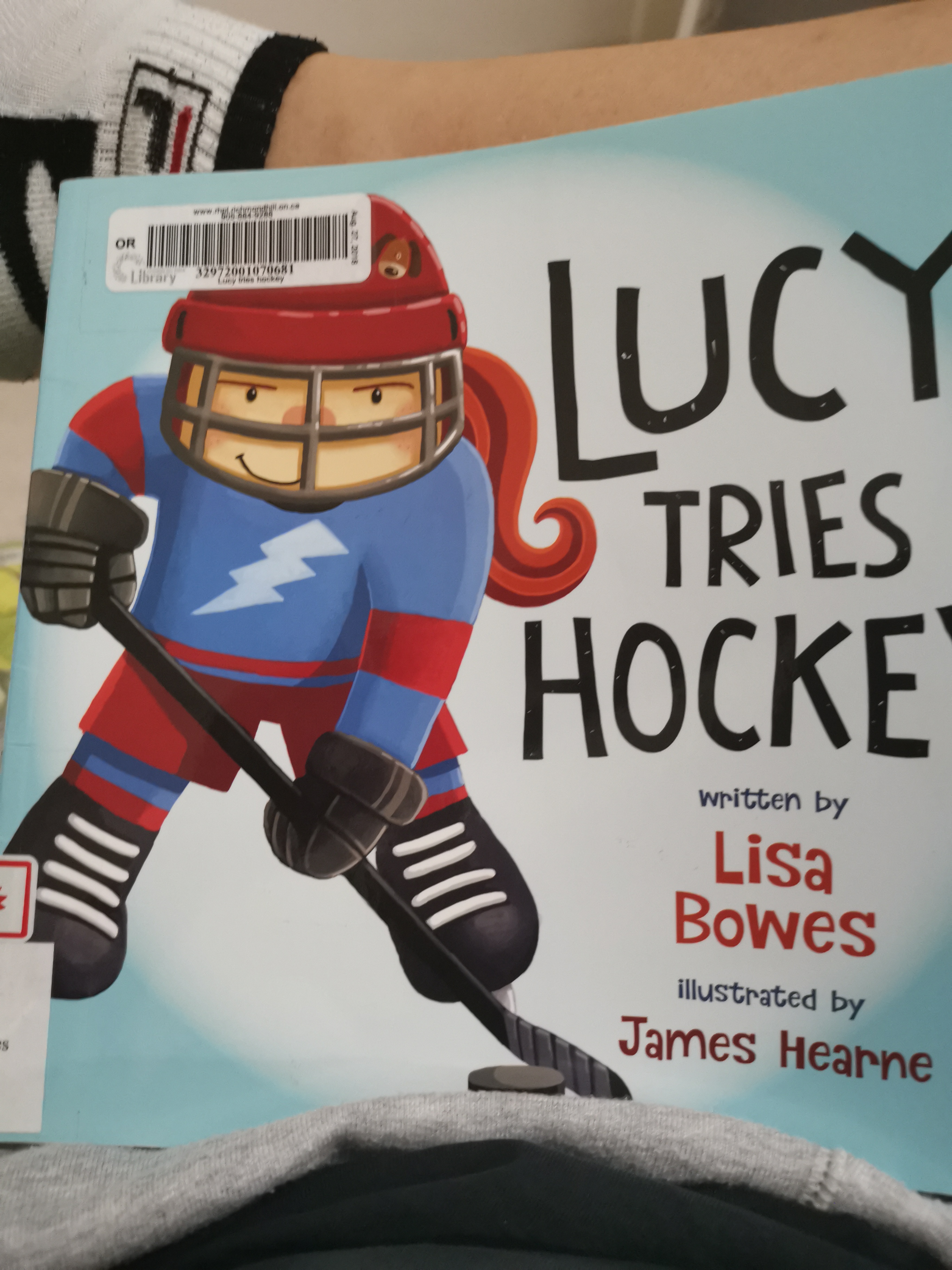 lucy tries Hockey