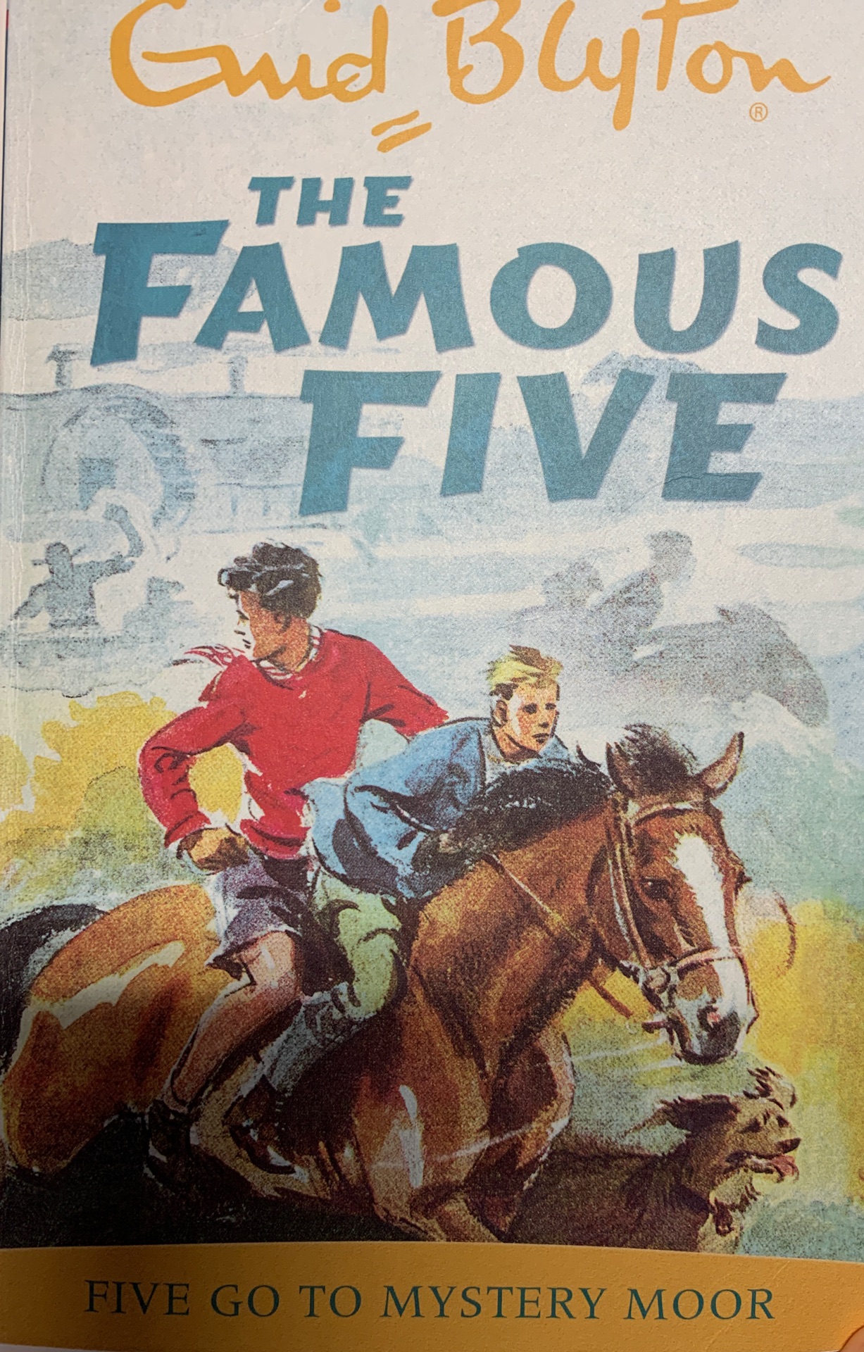 The Famous Five-Five Go to Mystery Moor