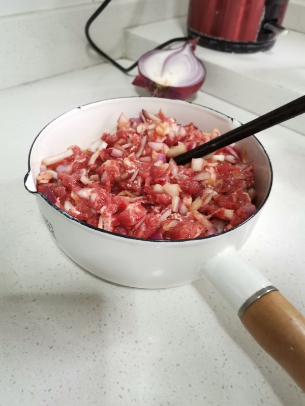 泡菜洋蔥牛肉鍋貼
