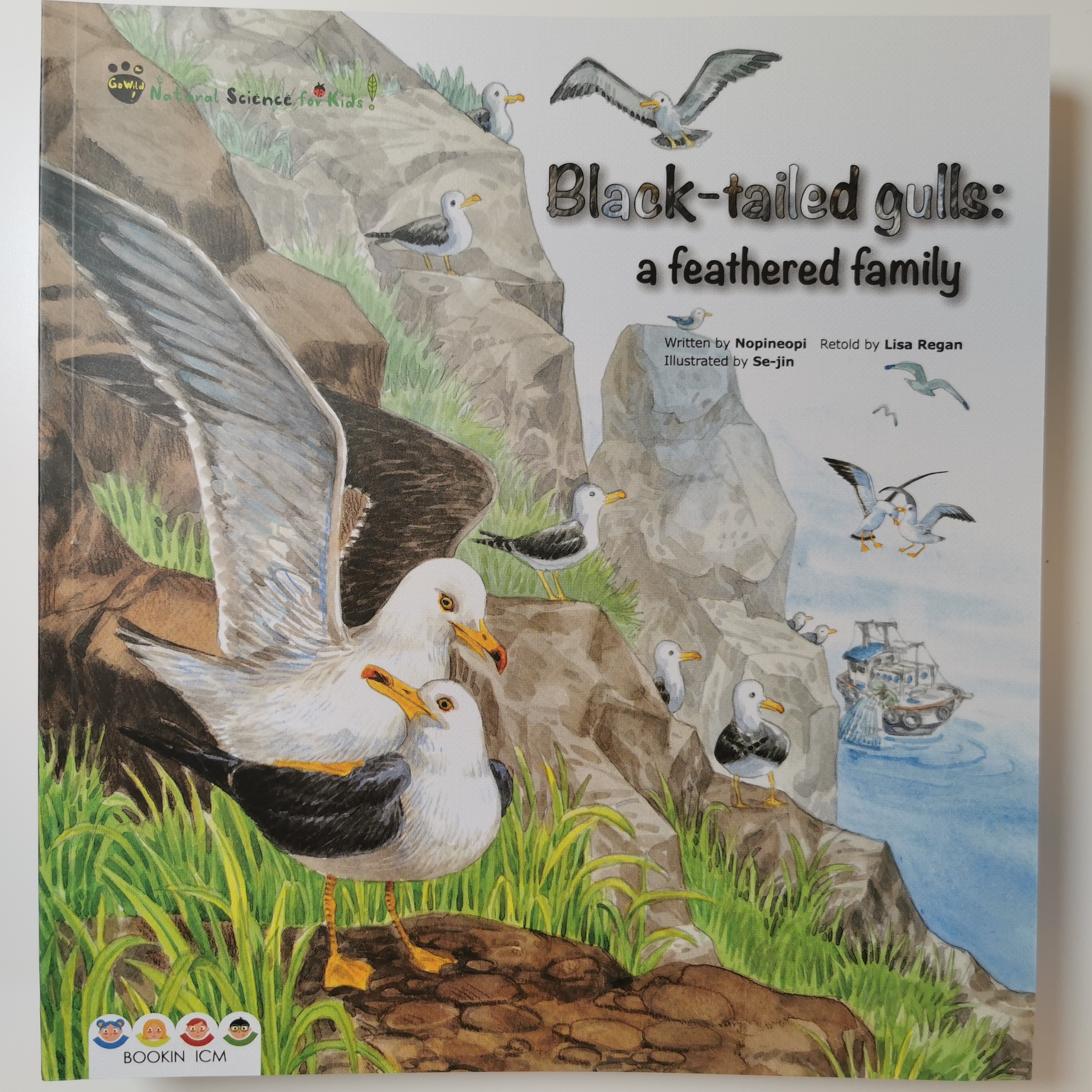 Black-tail gulls: a feather family