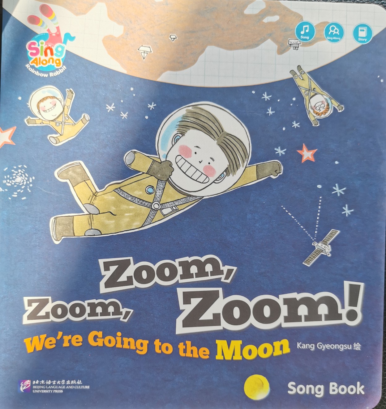 Zoom,Zoom,Zoom!We're Going to the Moon