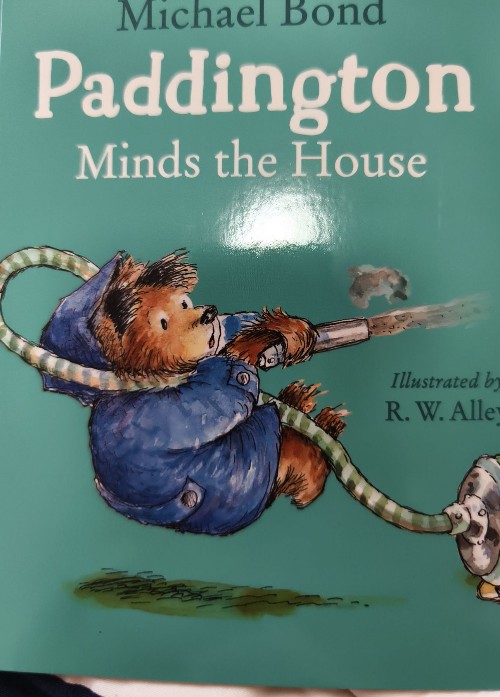 Paddington minds the house