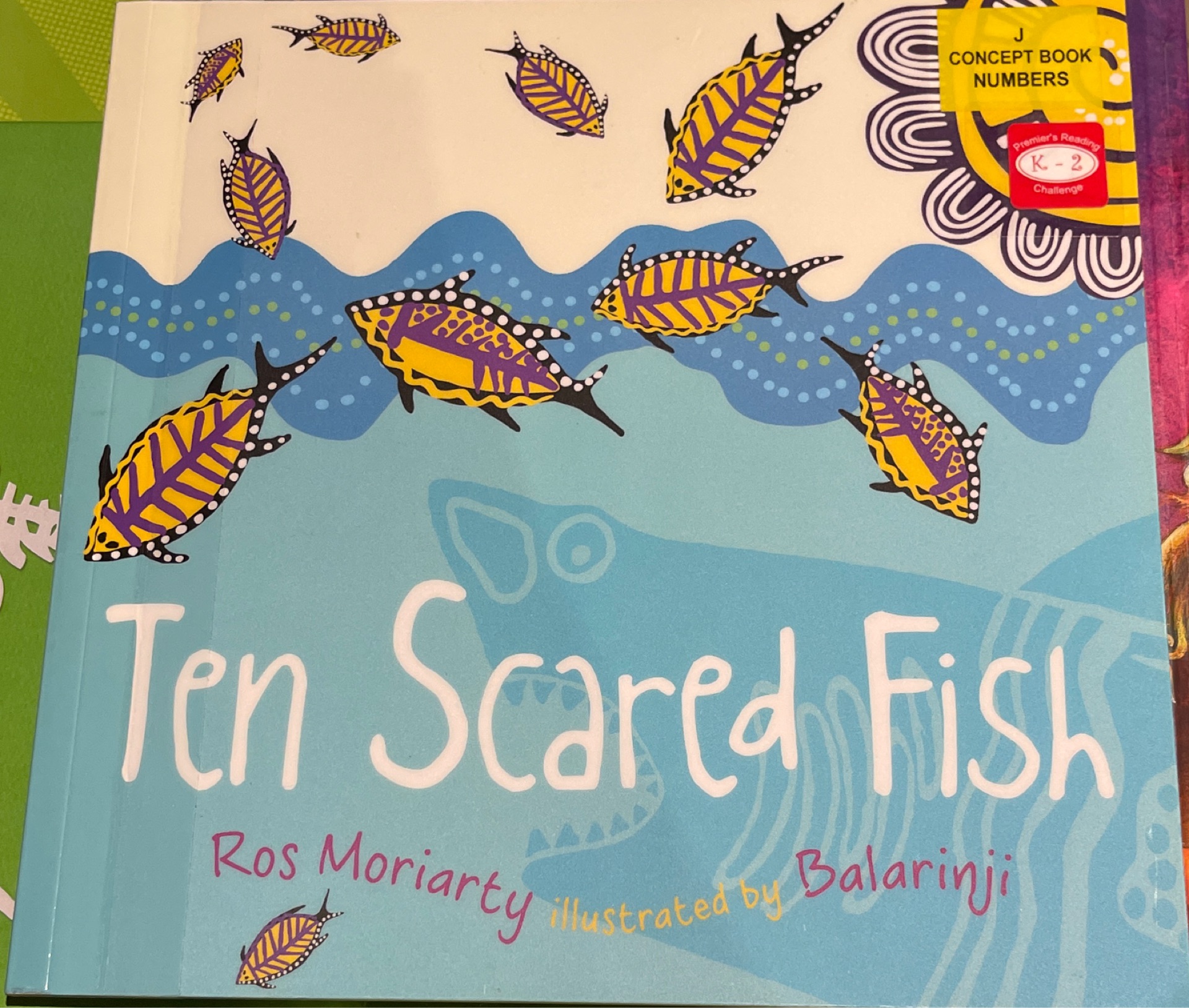 ten scared fish