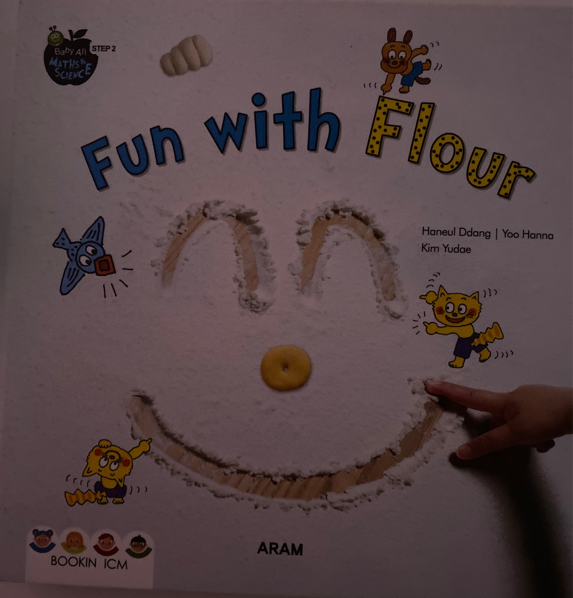 Baby all maths&sciences·Fun with flour