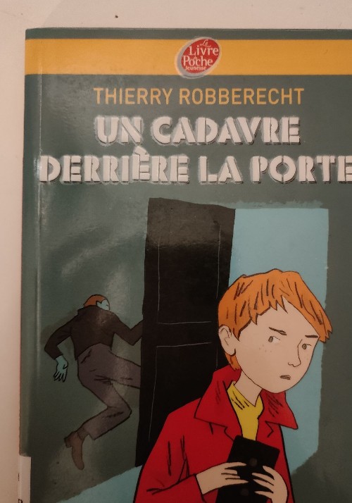 Un cadavre derrière la porte