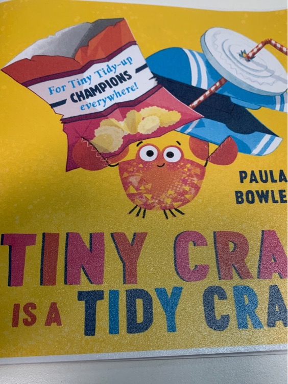 Tiny crab is a tidy crab