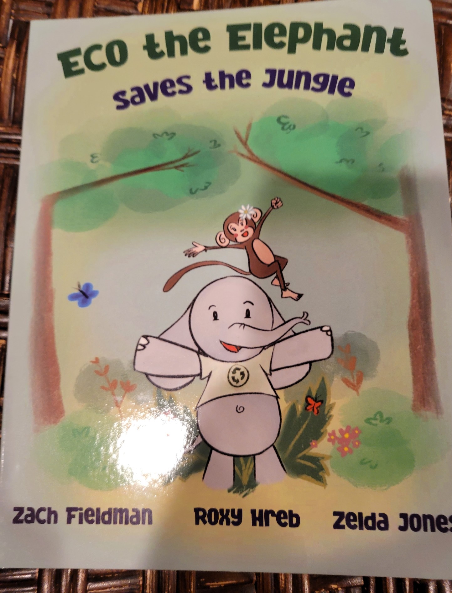 Eco the elephant saves the jungle