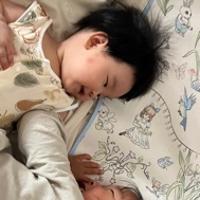 Gina陪孩子看书长
