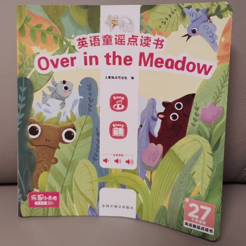 巧虎英文童謠點(diǎn)讀書over in the  meadow