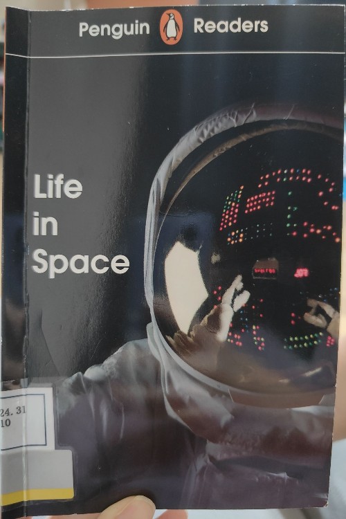 Life in Space Penguin Readers 2