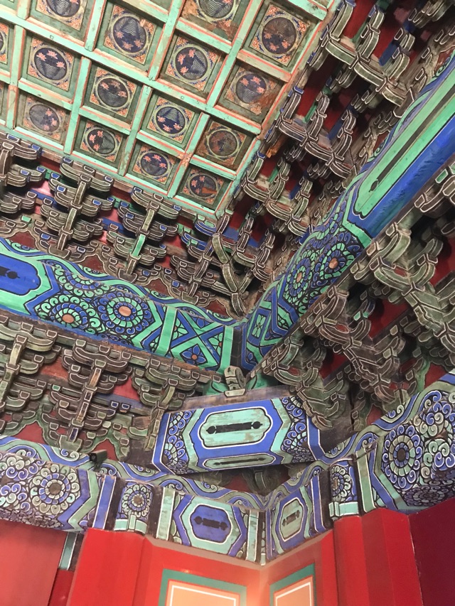 善斗的,所以永乐帝要求工匠建造出 九梁十八柱七十二条脊的角楼以供奉