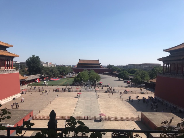 在午门上看午门广场.