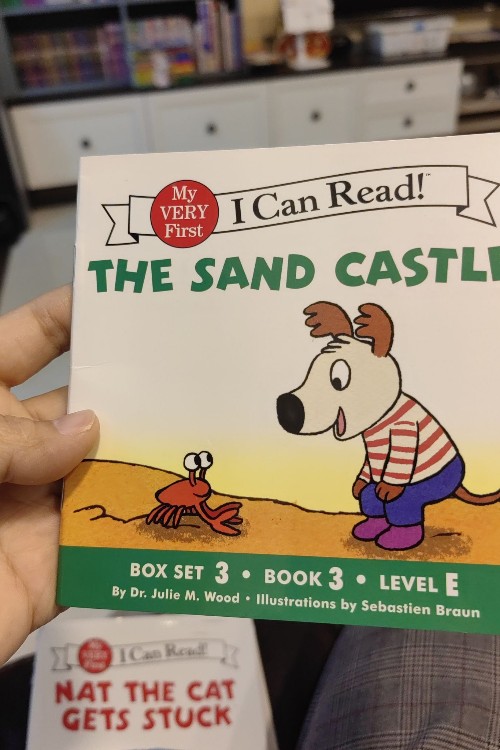 I can read the sand castle.