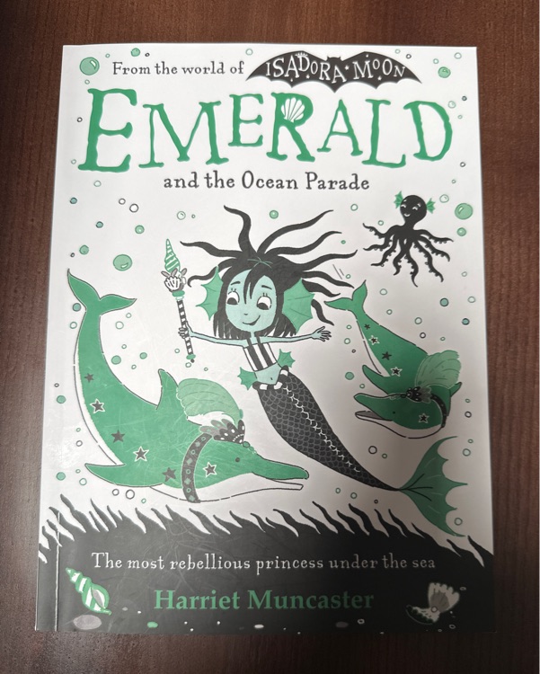 Emerald and the ocean parade