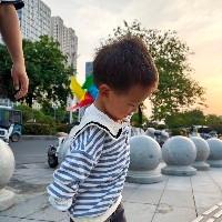 七喜爱看书