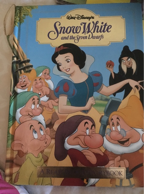 snow white and seven Dwarf