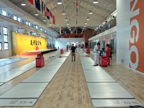 击剑课，看电影，