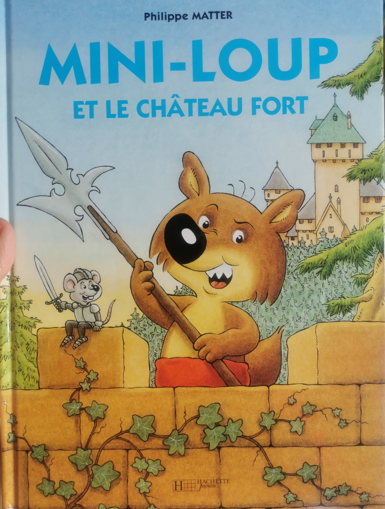 Mini-loup et le château fort