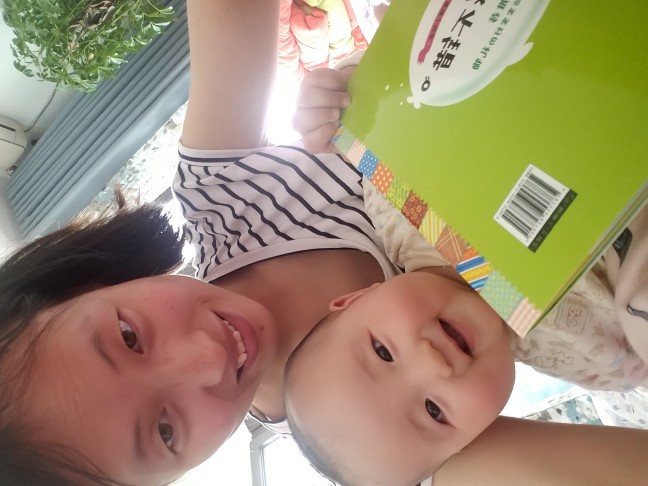 看見(jiàn)自己就笑了