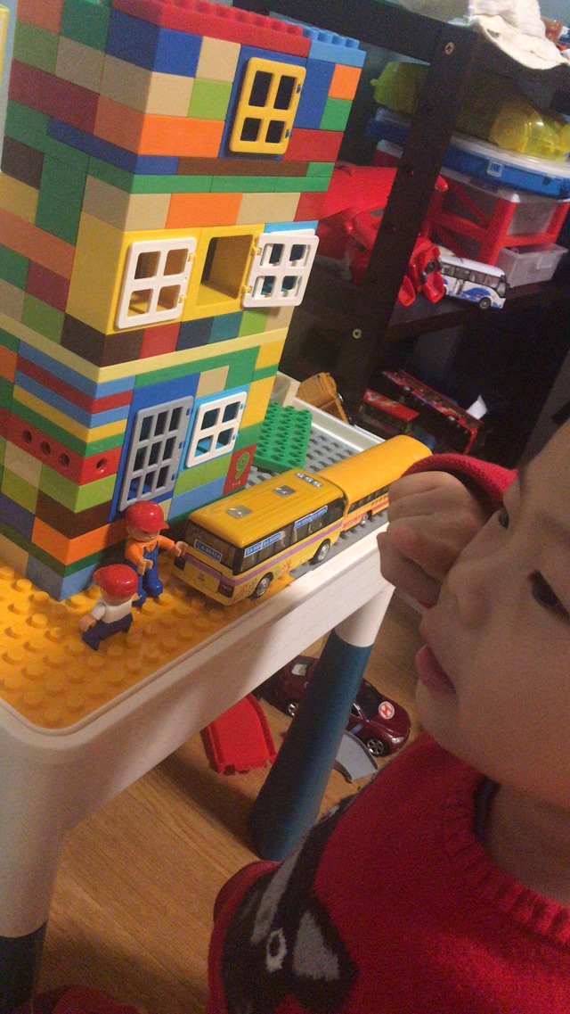 搭建自己幼兒園