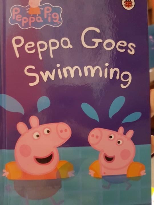 Peppa Pig- Peppa Goes Swimming