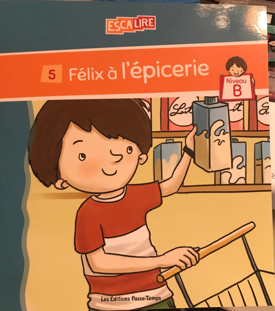 Félix à l'épicerie (Escalire B-5)