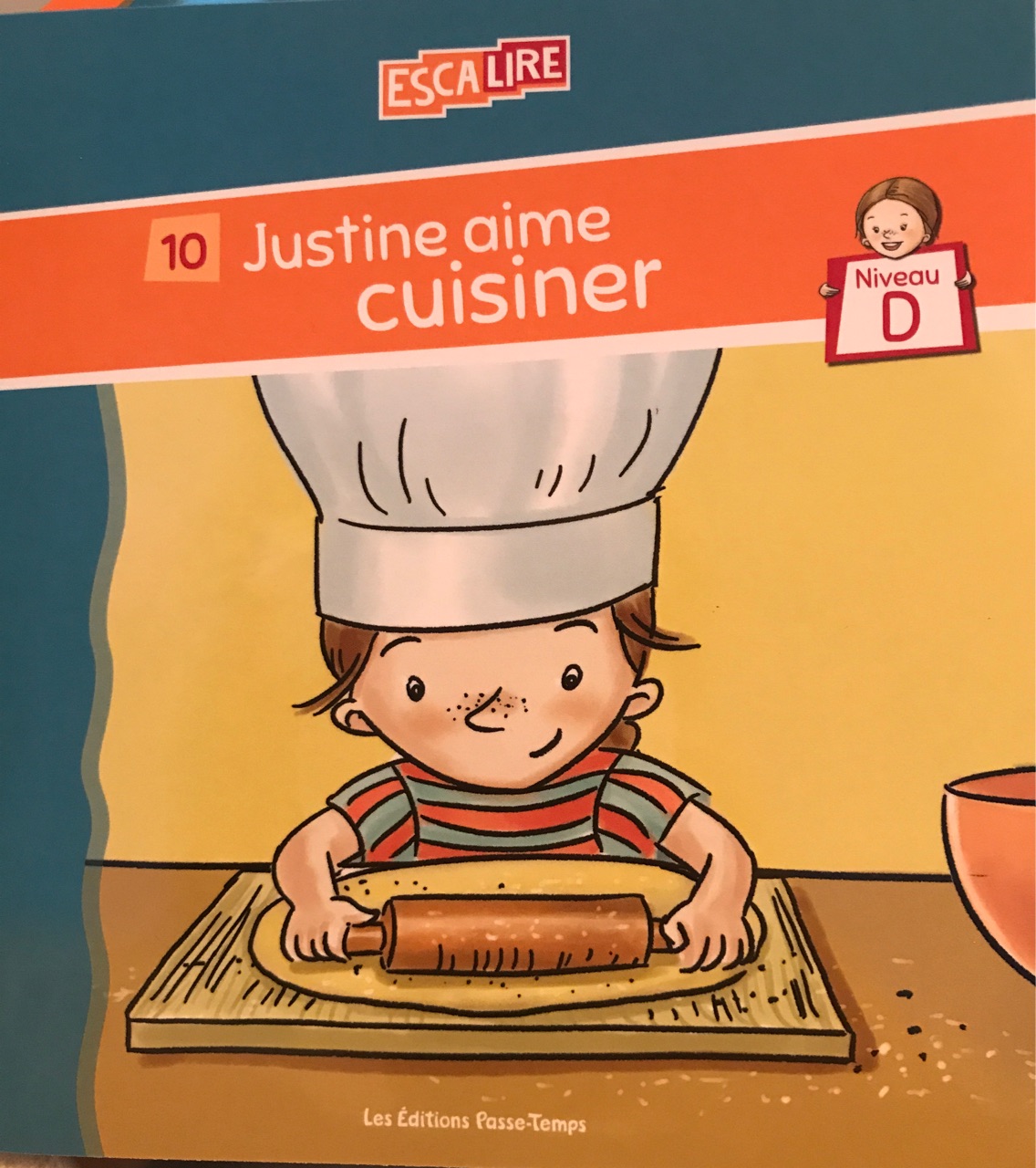 Justine aime cuisiner (Escalire D-10)