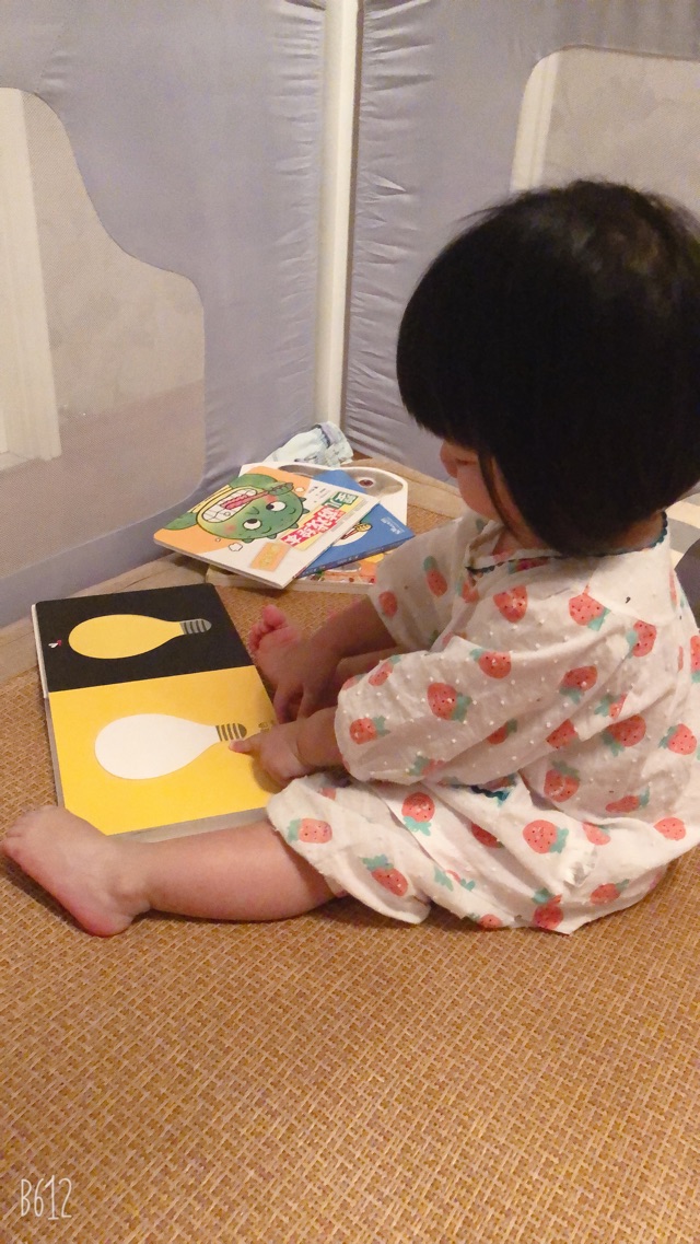 睡覺前親子閱讀打