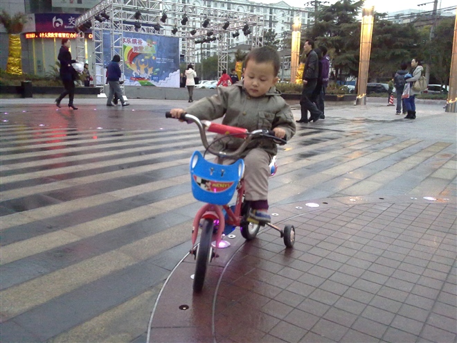 小小騎車行者