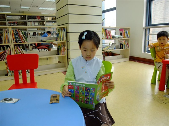 逛了長寧區(qū)圖書館