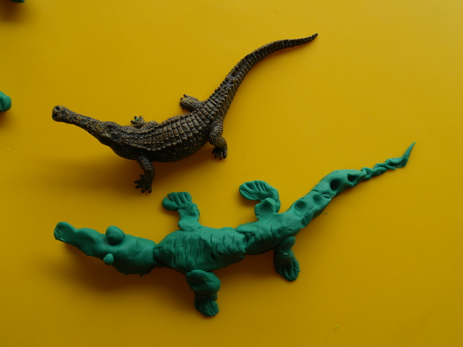 今天做恐龙橡皮泥