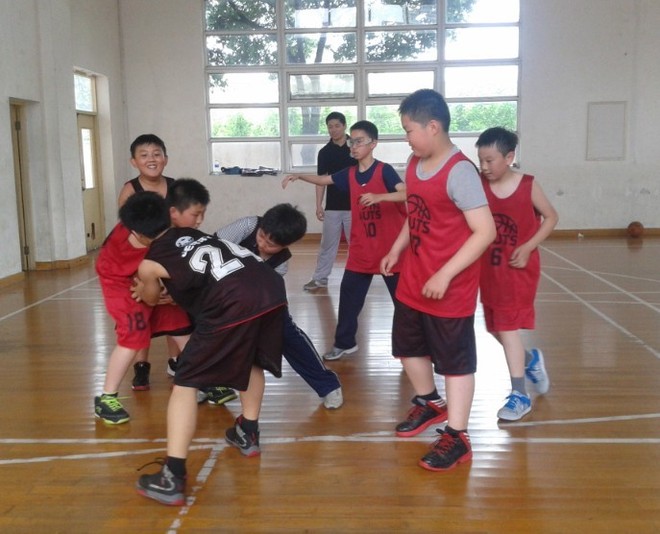男孩打架未遂