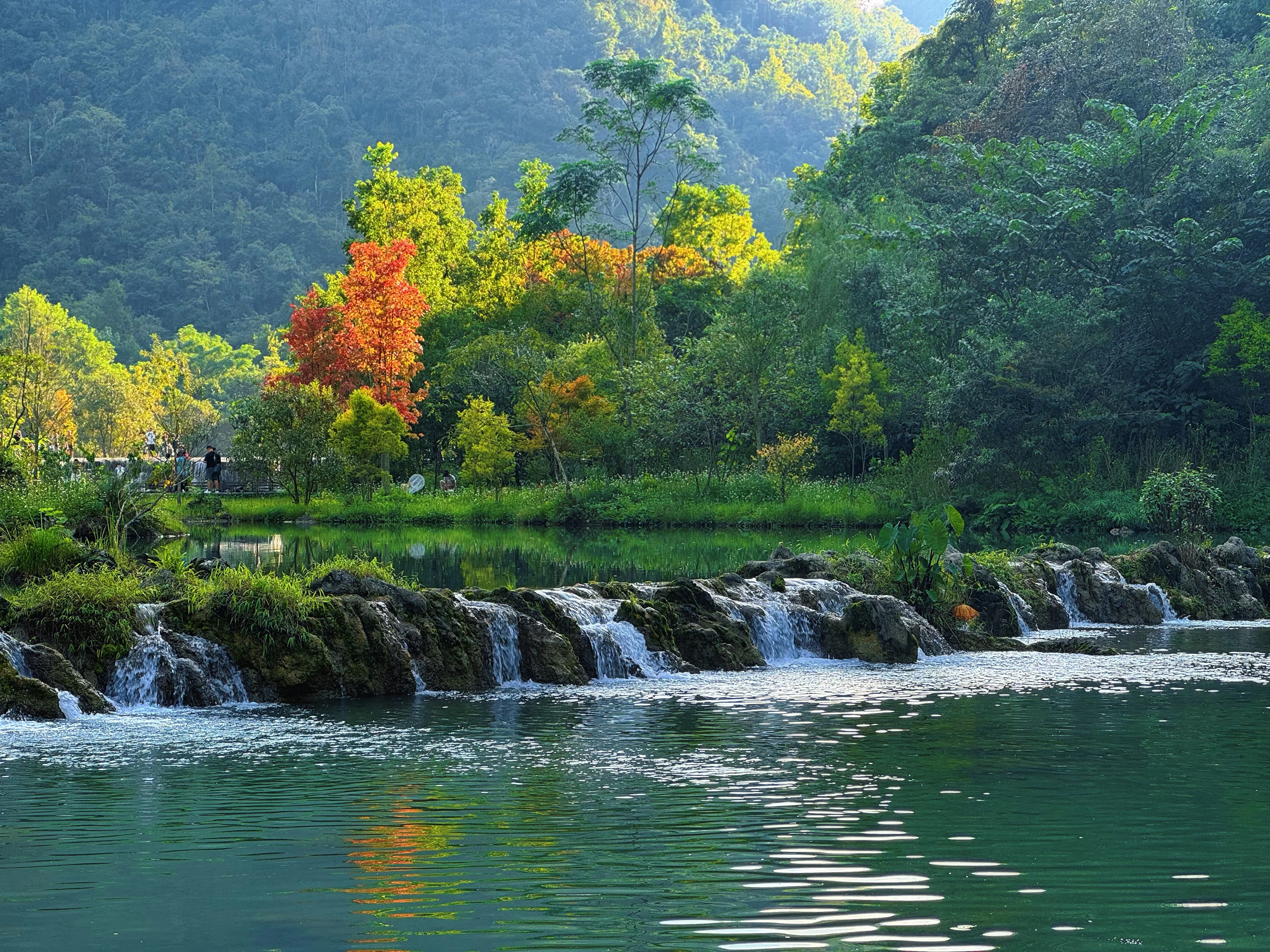 一卷青绿，三叠人