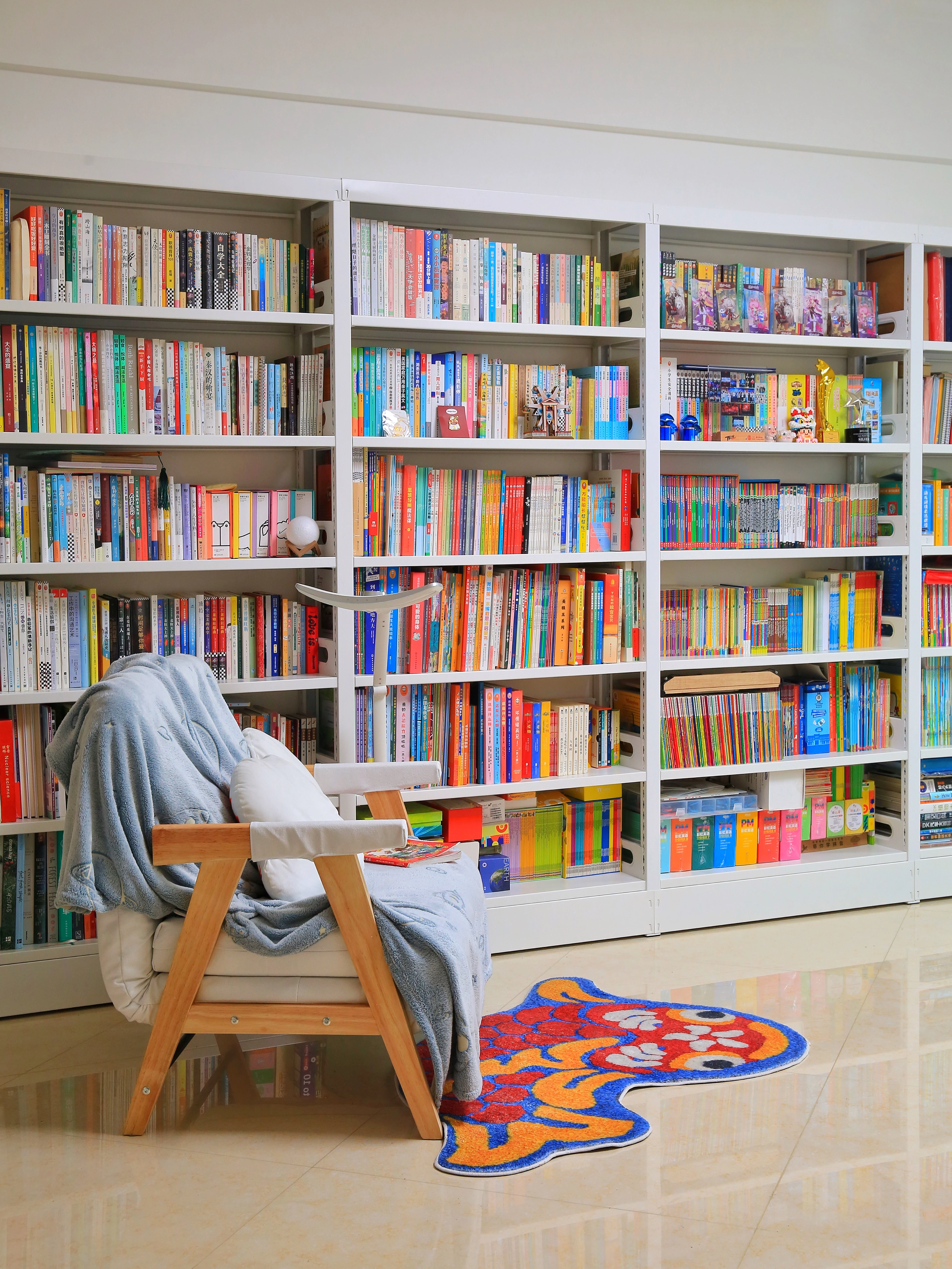 一面书墙，半橱书