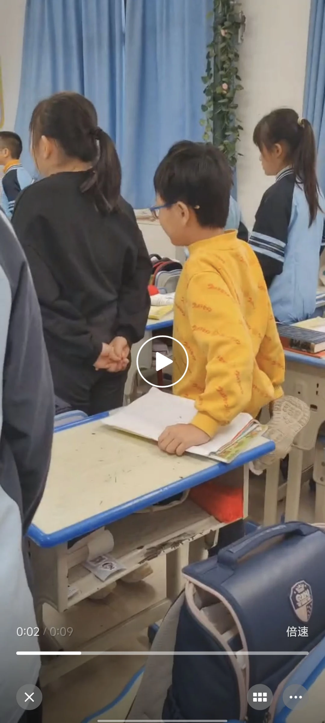 孩子排练的时候小