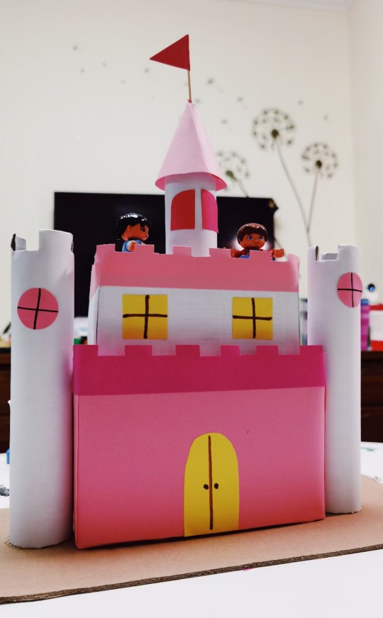 纸箱子搭建城堡图片