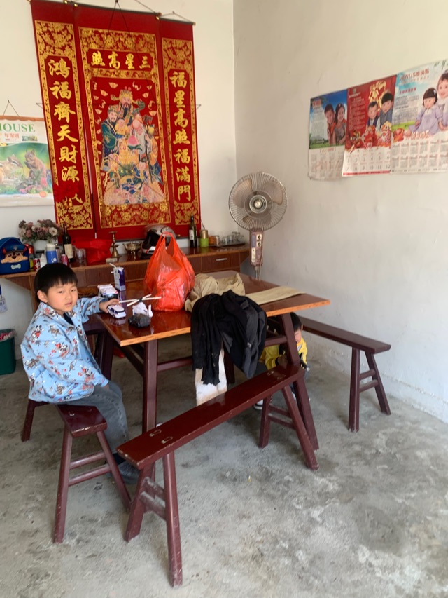 几个小豆丁一本正