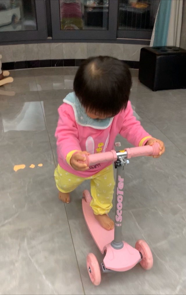 滑板車