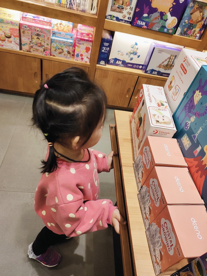 孩子碰到玩具非要