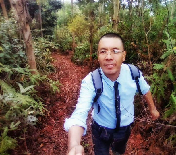 幸福的陪伴父母到