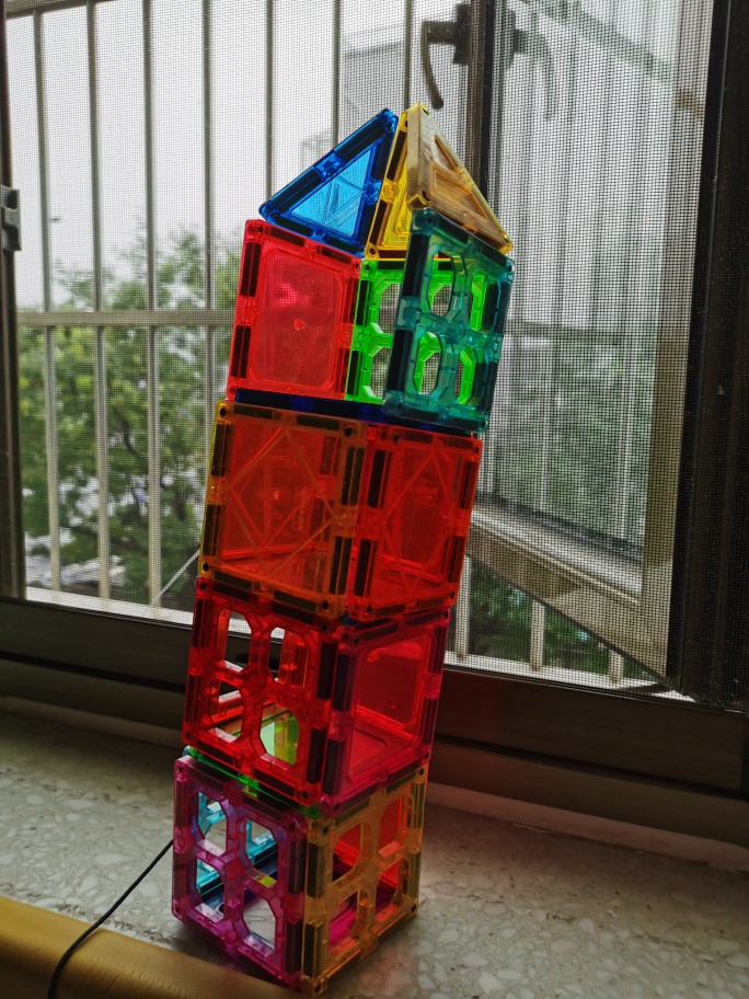 直接一把压扁,然后给改装的风格是这样:哥哥作品,喜欢金字塔:磁力片和