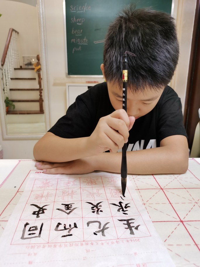娃不想寫(xiě)作業(yè)你會(huì)