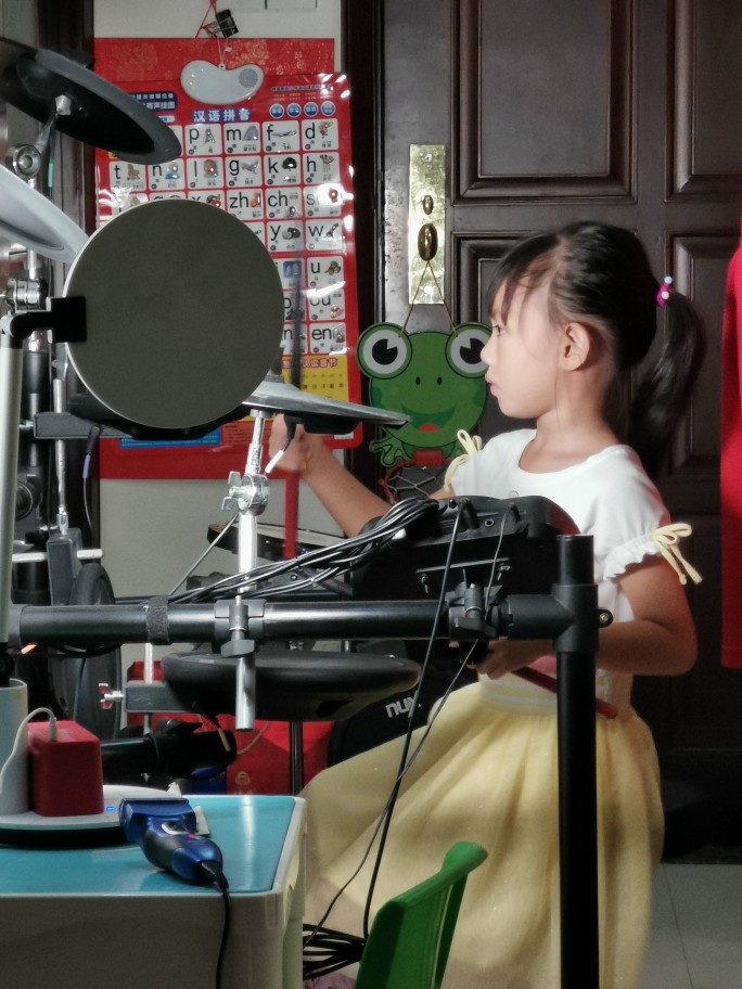 學(xué)架子鼓的可口