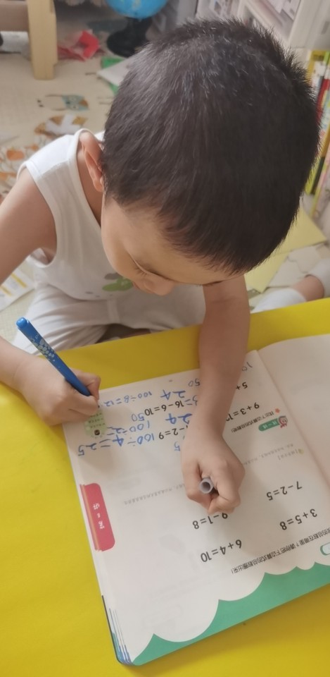 4歲弟弟近日迷上