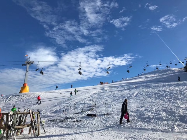 從小愛運動之滑雪